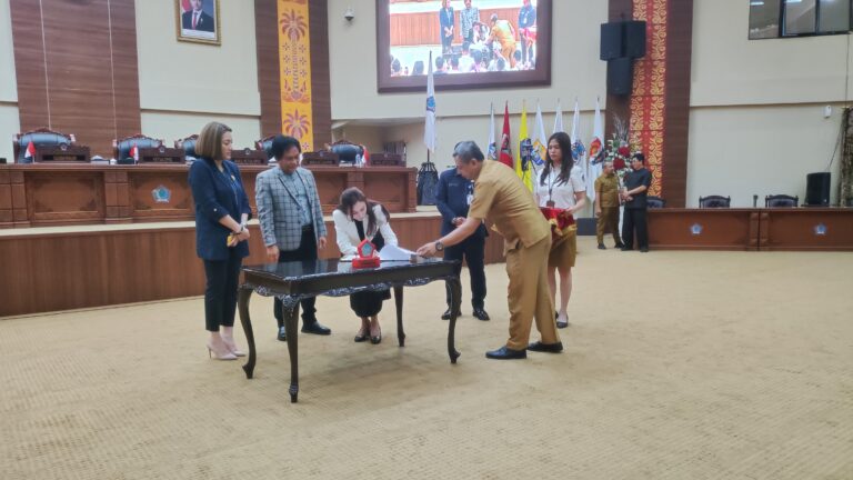 Lewat Rapat Paripurna, DPRD Bacakan Pengusulan Pemberhentian Billy Lombok dan Pengangkatan Royke Anter