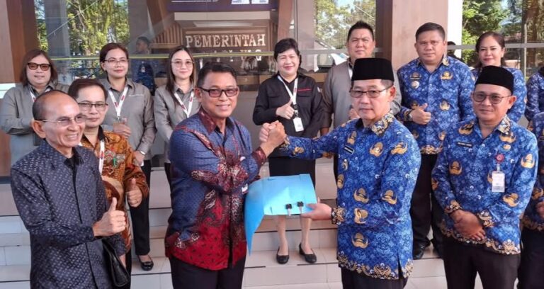 Bank Prisma Dana Serahkan Bantuan CSR Dua Unit Motor ke Pemkot Bitung