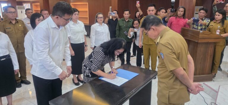 Ellen Honandar Sondakh Lantik Tim Pembina Posyandu Kota Bitung Periode 2025-2030