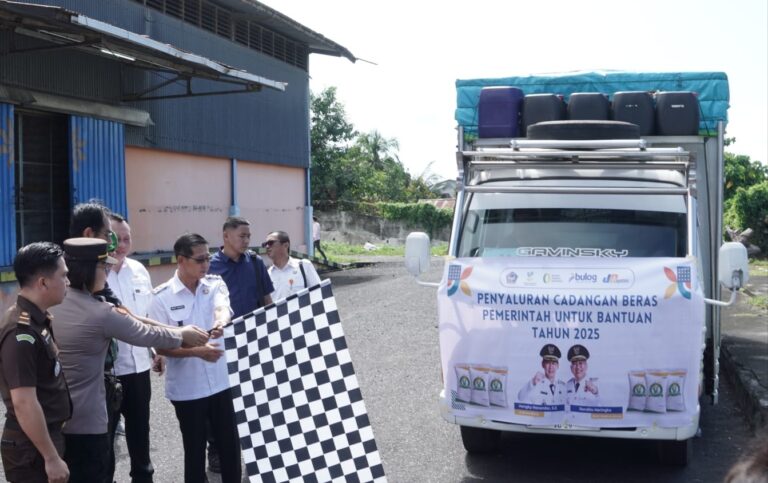 Wali Kota Hengky Honandar Lepas Bantuan Pangan Beras Untuk 10.431 Keluarga Penerima Manfaat Periode Juni-Juli 2025