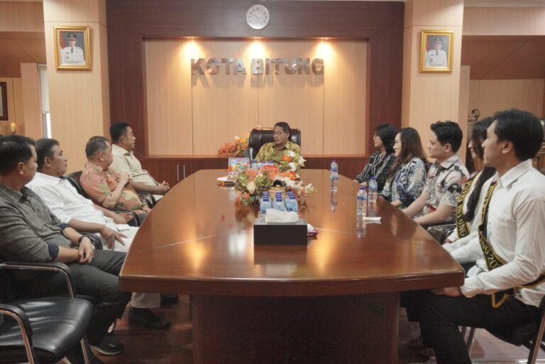 Dalam Membangun Generasi Muda Berkarakter, Wali Kota Bitung Audensi Bersama Panitia Pemilihan Putra Putri Bitung & Ikatan Nyong Noni Sulut