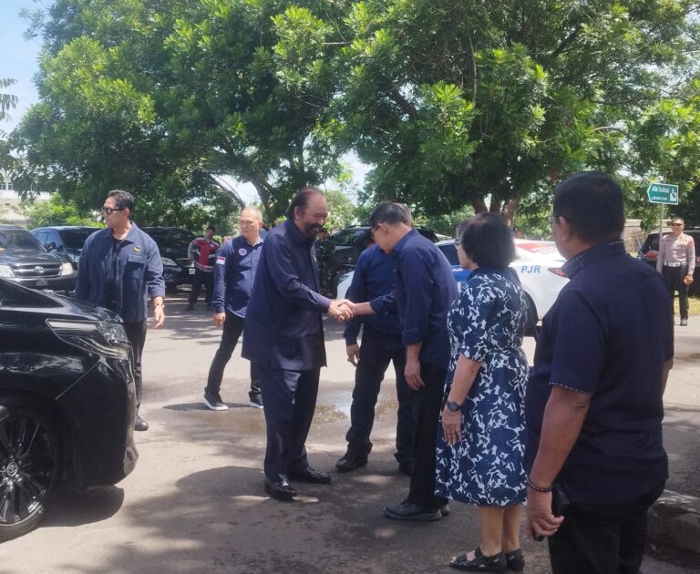 Jalin Silaturahmi, Surya Paloh Makan Siang Bersama Dengan Kader Partai Nasdem di Kota Bitung
