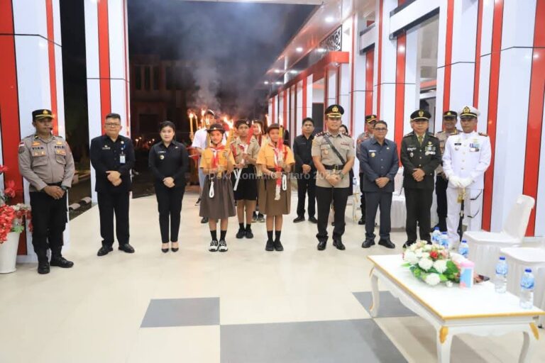 Dipimpin Kapolres Sitaro, Bupati dan Wakil Bupati  Hadiri Upacara Taptu dan Pawai Obor