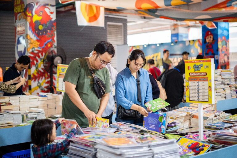 ‘Semesta Buku’ Hadir di Manado : Dapatkan Diskon Hingga 75% dan Harga Mulai Rp5.000 di Gramedia
