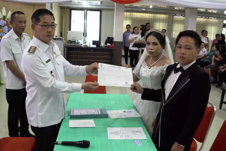 Warnai HUT ke 35, Pemkot Bitung Gelar Nikah Massal dan Wali Kota Hengky Honandar Jadi Saksi