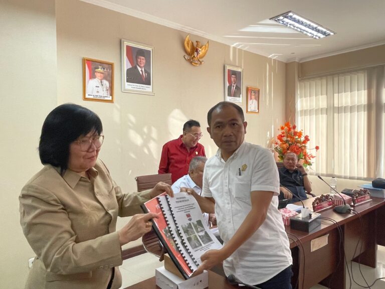 Perbaikan Jalan dan Rehabilitasi Bendungan di Mitra Mandek, Remly Kandoli Soroti Kinerja Kadis PUPR Sulut Deisy Paat