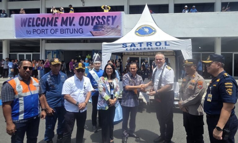 Kedatangan Kapal Pesiar MV Odyssey Disambut Meriah Di Pelabuhan Samudera Bitung