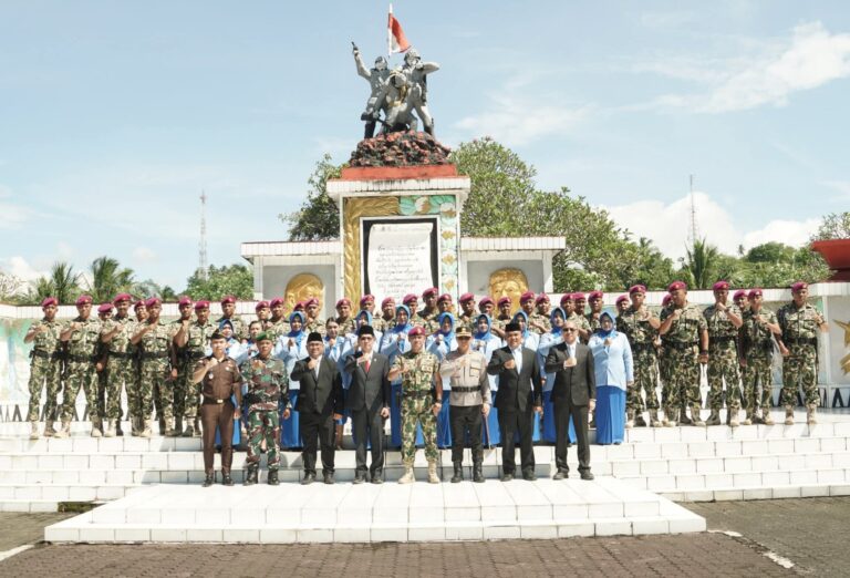 Wali Kota Bitung Hadiri Upacara Ziarah Dalam Rangka HUT ke 80 Korps Marinir di TMP Manado