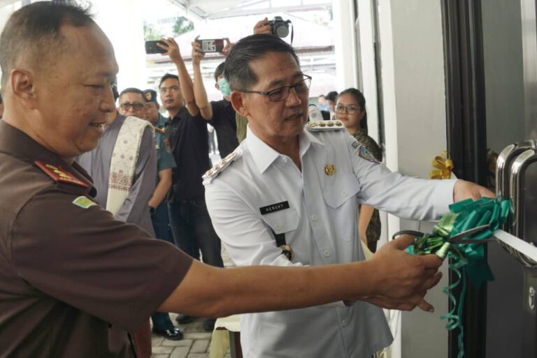 Resmikan Gedung Oikumene, Mushola dan Cafe Adhyaksa, Ini Harapan Wali Kota dan Kajari Bitung