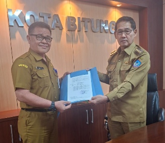 Gantikan Tumbelaka, Wali Kota Hengky Honandar Tunjuk Rudy Ponamon Sebagai Plt Staf Ahli Bidang Ekonomi Kota Bitung