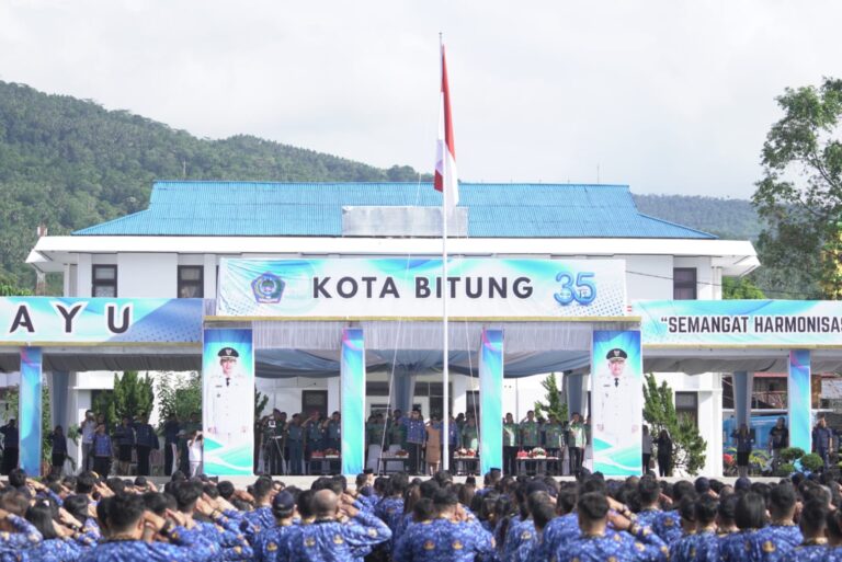 Peringati HUT ke 54 KORPRI, Pemerintah Kota Bitung Serahkan 1.194 SK ASN dan Peluncuran Perdana Batik Bitung