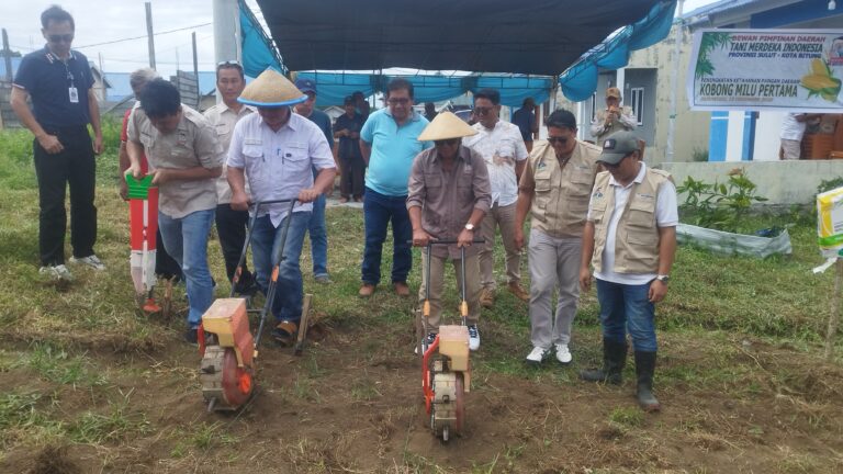 Dalam Memperkuat Ketahanan Pangan,  Paulus Denny Liemitang Pimpin Penanaman Jagung Perdana Tani Merdeka di Kota Bitung