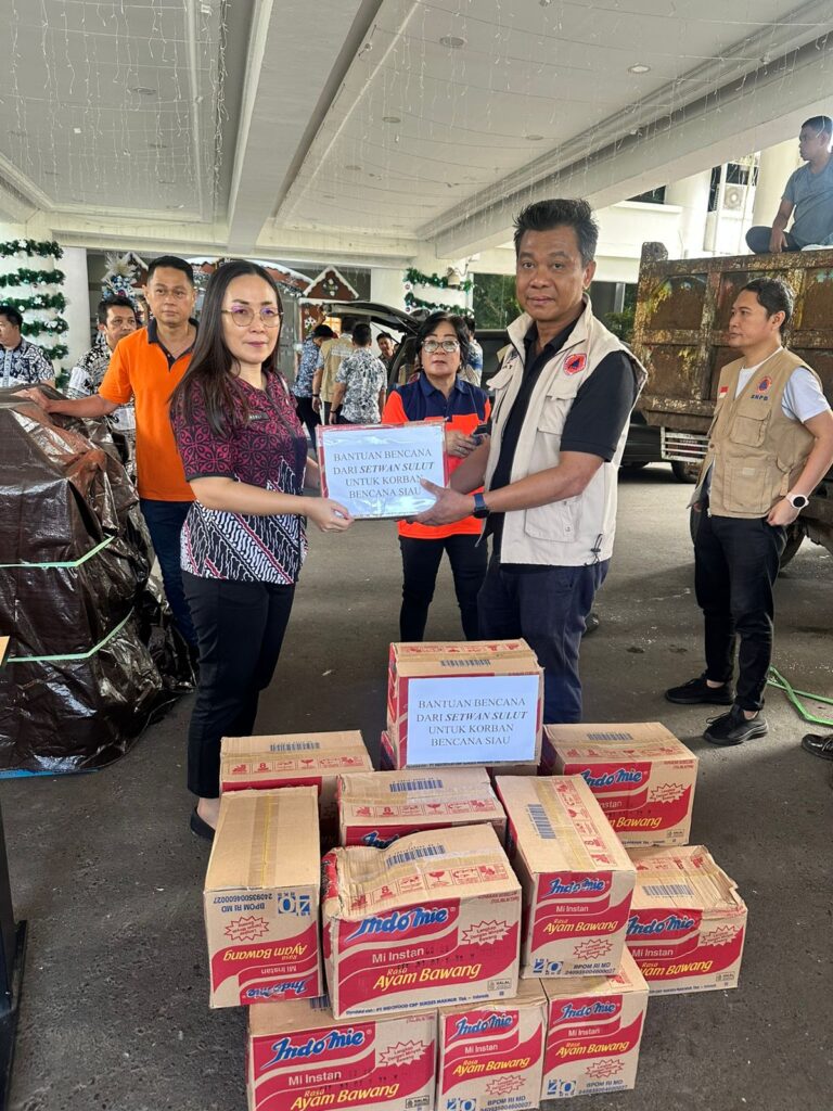 ASN Sekretariat DPRD Sulut Salurkan Bantuan Korban Bencana Banjir Bandang di Sitaro