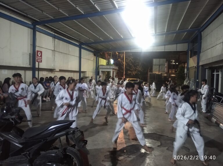 Terbang dari Jabar, Sabeum Exsel Tendean Perketat Latihan Keras Atlet Taekwondo BSG-TC