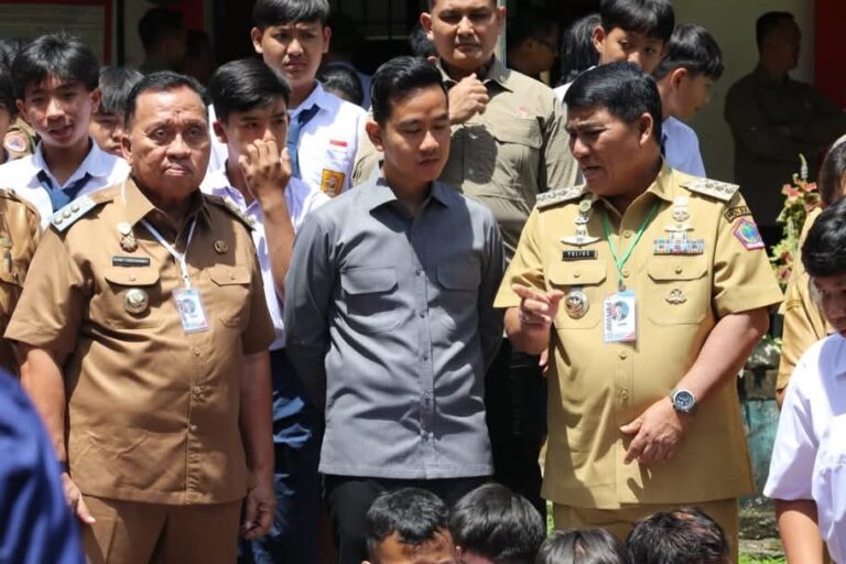 Didampingi Gubernur YSK, Wapres Gibran Tinjau Korban Gempa Minahasa, Serahkan Bantuan untuk Warga Terdampak