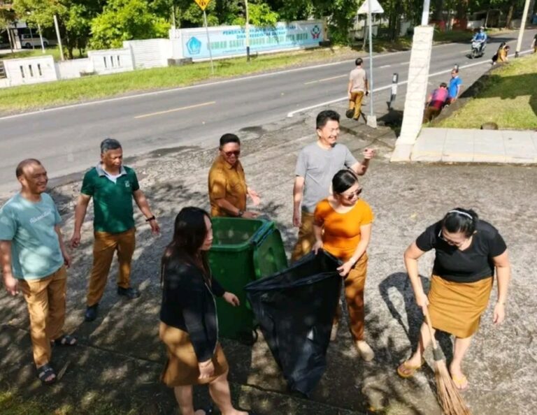 Kerja Bakti di Area Kantor, Niklas Silangen : Memupuk Semangat Kebersamaan dan Gotong Royong