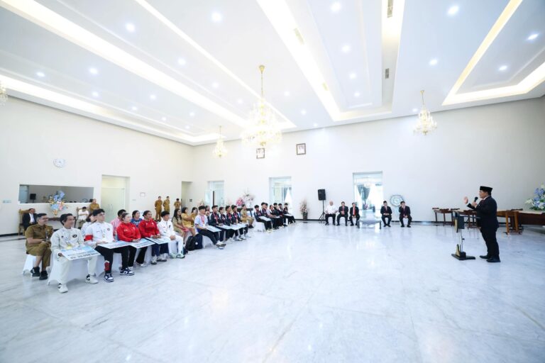 Gubernur YSK Bagikan Bonus Puluhan Juta, Bukti Nyata Pemprov Jamin Kesejahteraan Atlet Sulut