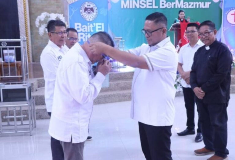 Wakili Gubernur YSK, Sekretaris DPRD Sulut Niklas Silangen Hadiri Open Tournamen Baca Kitab Mazmur di Jemaat  GMIM Bait’el Ritey