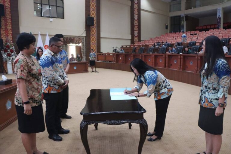 Plt Sekwan Niklas Silangen Pimpin Sertijab di Sekretariat DPRD Sulut