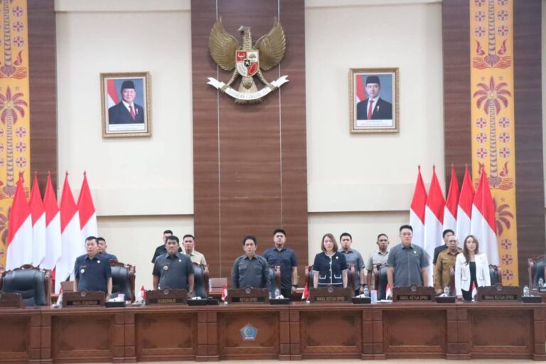 DPRD Sulut Gelar Paripurna, Gubernur Yulius Selvanus Paparkan Capaian Postif APBD 2025, Dorong Ranperda Perizinan Berusaha