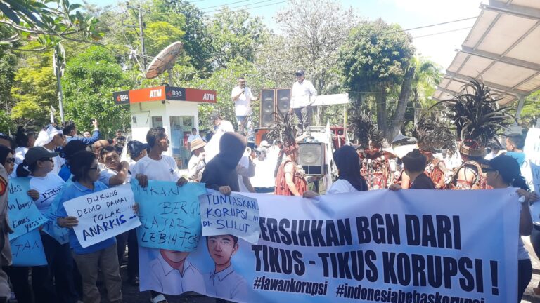 Dukung Program MBG dan KMP, Ratusan Massa Mapalus Pra-GIB Demo di Kantor DPRD Sulut