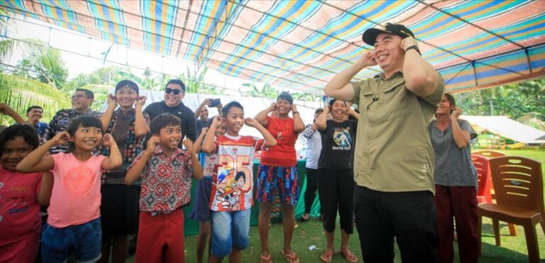 Senyum dan Keceriaan Anak-anak Perbatasan di Tengah Trauma Gempa M 7,7