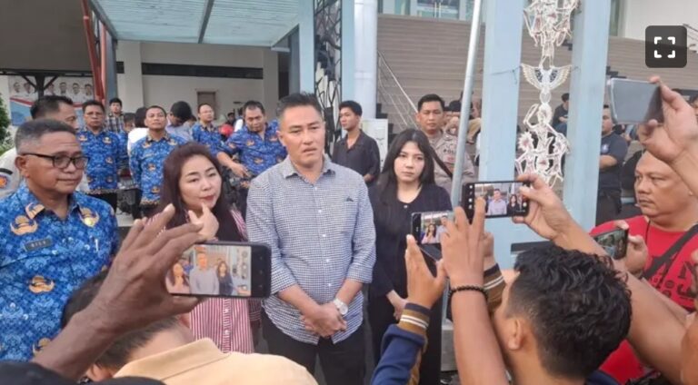 Demo Mahasiswa Nyaris Ricuh di Kantor DPRD Sulut, Ini Yang Disampaikan Wakil Ketua Dewan Royke Anter