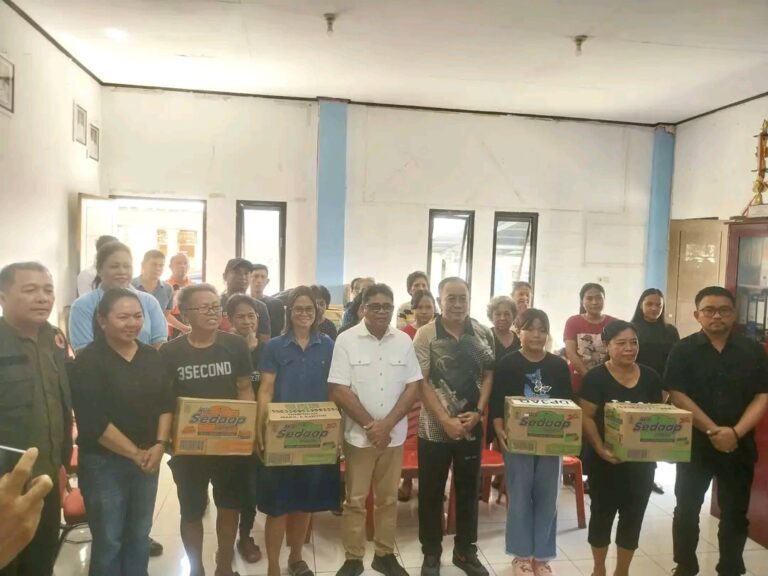 Plt. Bupati Sitaro dan Kajari Serahkan Bantuan Logistik bagi Korban Bencana Hidrometeorologi