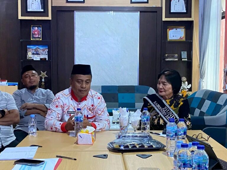 Bunda PAUD Sitaro Kunjungi PAUD HI Bolsel dan Salurkan Bantuan