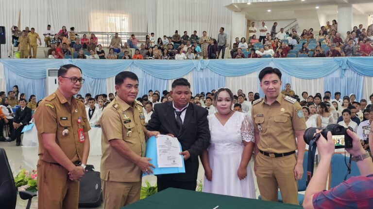 Bupati Sangihe Terima Penghargaan Inovasi Pelayanan Publik dan Hadiri Kawin Massal Tingkap Provinsi