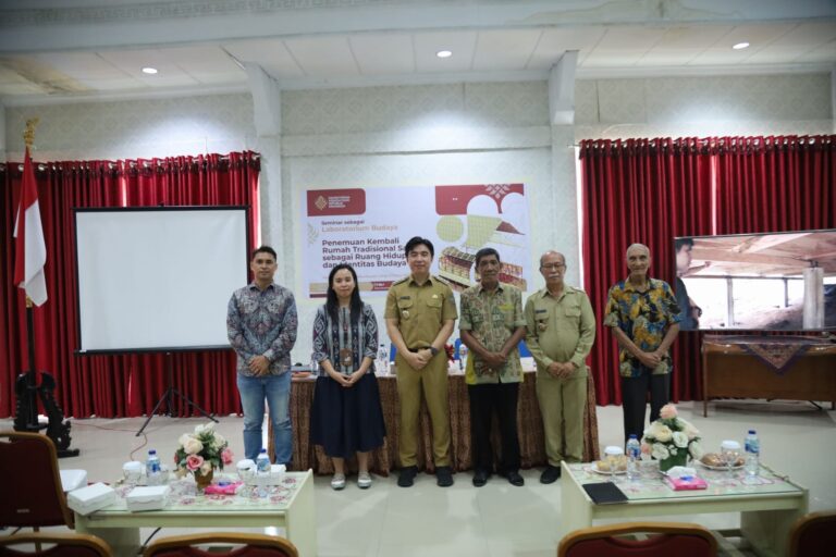 Bupati Thungari Buka Seminar Budaya Rumah Tradisional Sangihe