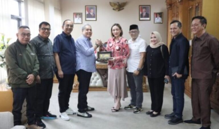 Wakil Ketua Dewan Michaela Paruntu Terima Kunjungan Kerja Komisi IV DPRD Sumatera Selatan